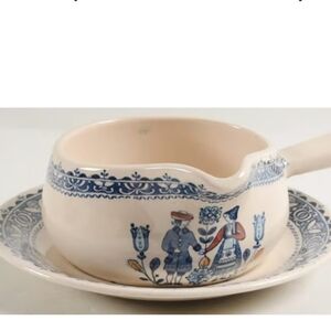 Hearts & Flowers Smooth Gravy Boat with Under Plate